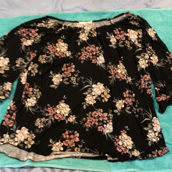 ROSS Tops - Black floral blouse
